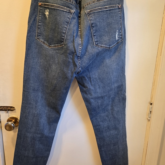 Elegant Judy Blue Jeans with Dandelion Embroidery - Picture 2 of 3